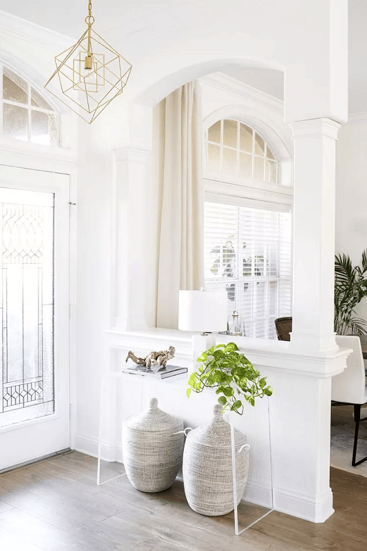 11-ways-to-style-a-console-table-like-a-pro-in-antryway-foyer