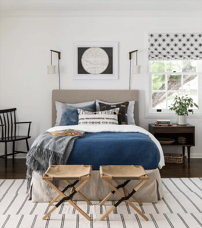 20-pro-tips-that-will-make-your-bedroom-extra-cozy-bedroom-with-soft-area-rug