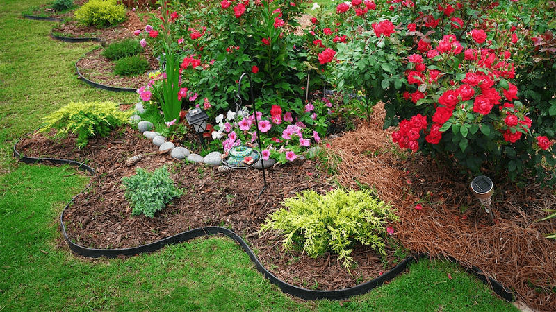 Plastic-steel-edging-garden-ideas-with-flowers