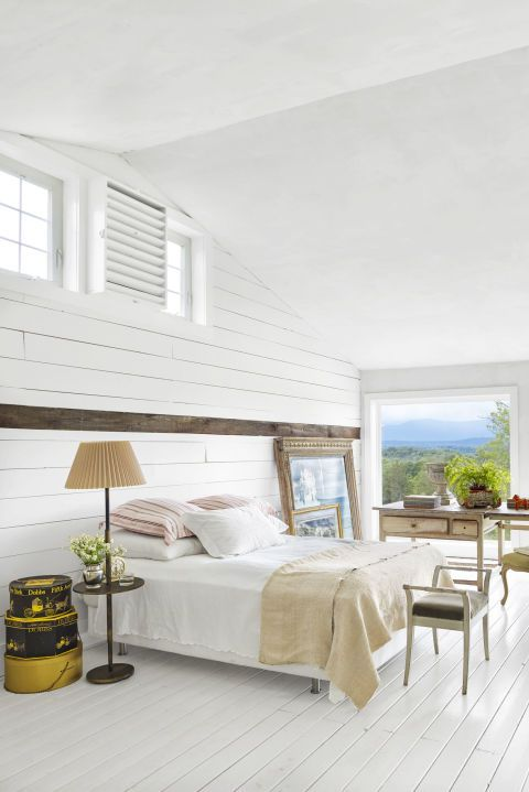 white-bedroom-with-bench-chairs