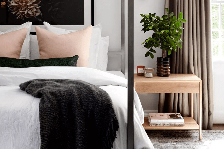 extra-cozy-bedroom-with-quality-bedding