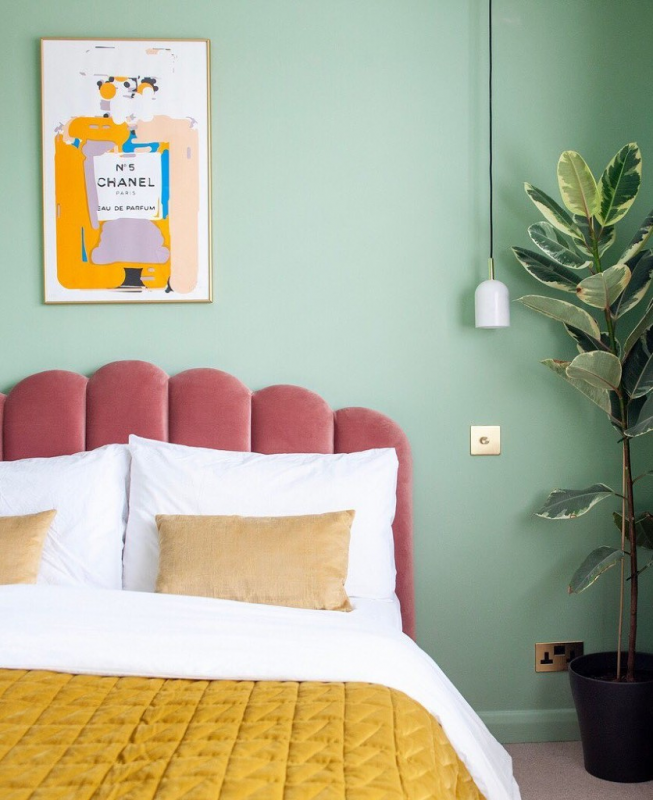 green-bedroom-with-dimmer-switch
