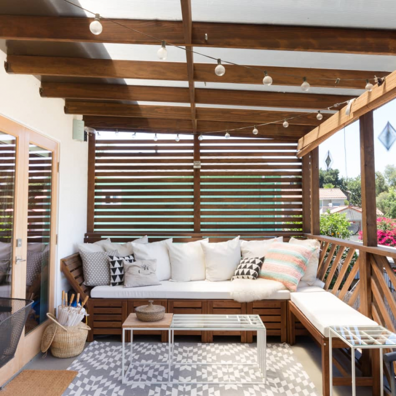 porch-with-seating-and-privacy-screen