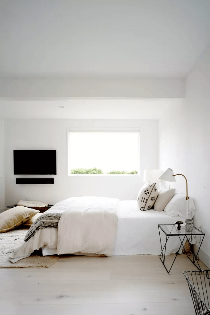 Best-Pro-Tips-to-Create-a-Focal-Point-in-a-Room-with-no-clutter-and-minimalist