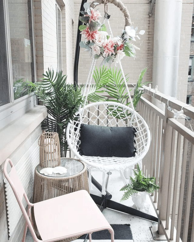 Designer’s-Tips-to-Decorate-Your-Rental-Without-Making-Permanent-Changes-how-to-style-a-balcony