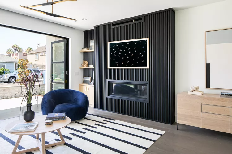 modern-living-room-with-black-white-rug
