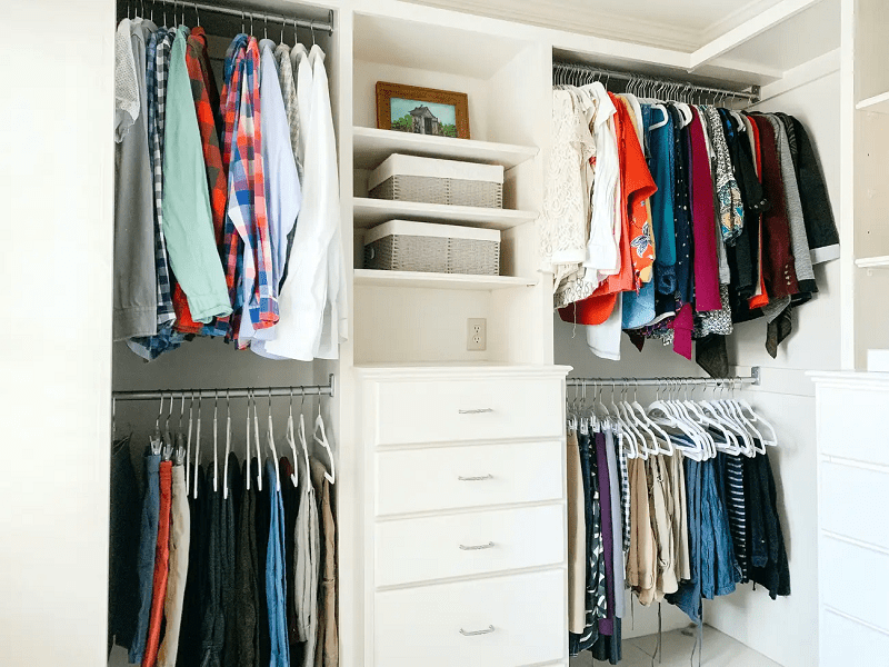 Pro-Tips-to-Maximize-Your-Closet-Space-with-hangers