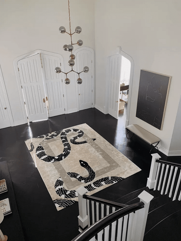 Entryway-foyer-with-a-statement-rug