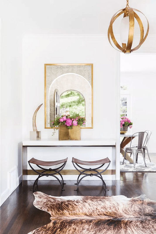 7-Essentials-for-a-Stylish-and-Functional-Entryway-foyer-with-artwork