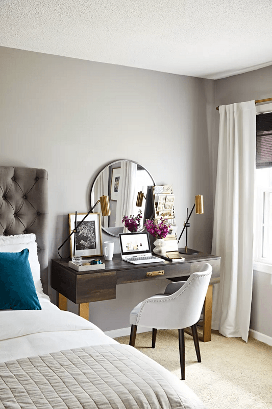 Best-Pro-Tips-To-Decorate-a-Guest-Bedroom-with-desk