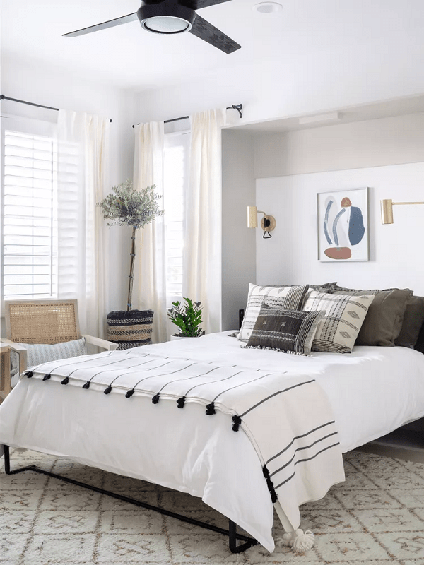 Best-Pro-Tips-To-Decorate-a-Guest-Bedroom-with-essential-amenities