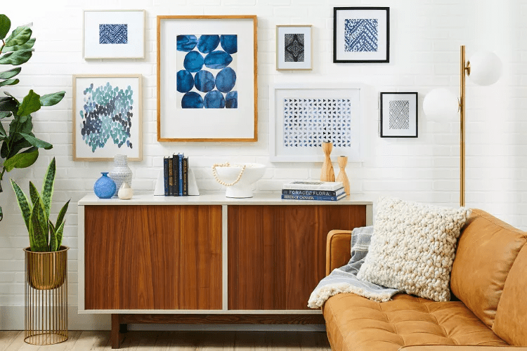 how-to-create-a-gallery-wall-modern-living-room